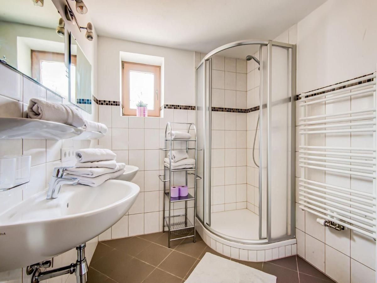 Attractive Apartment In Hainzenberg With Ski Room Exterior foto