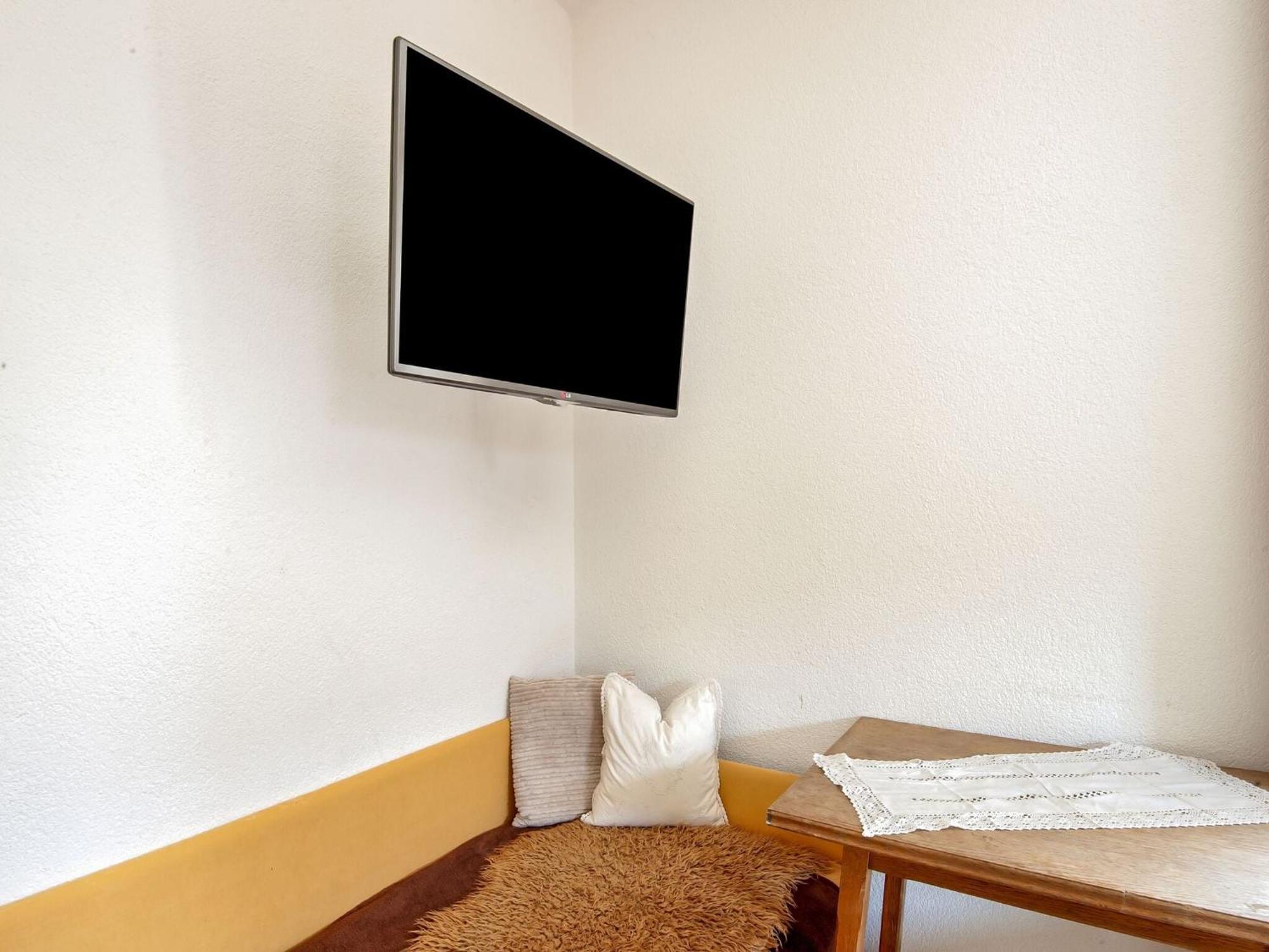 Attractive Apartment In Hainzenberg With Ski Room Exterior foto